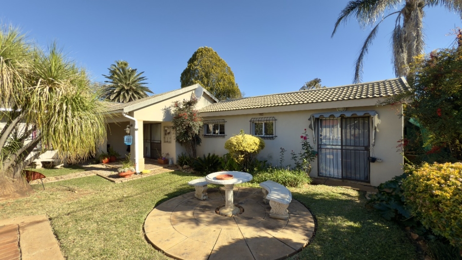 To Let 1 Bedroom Property for Rent in Flamwood North West